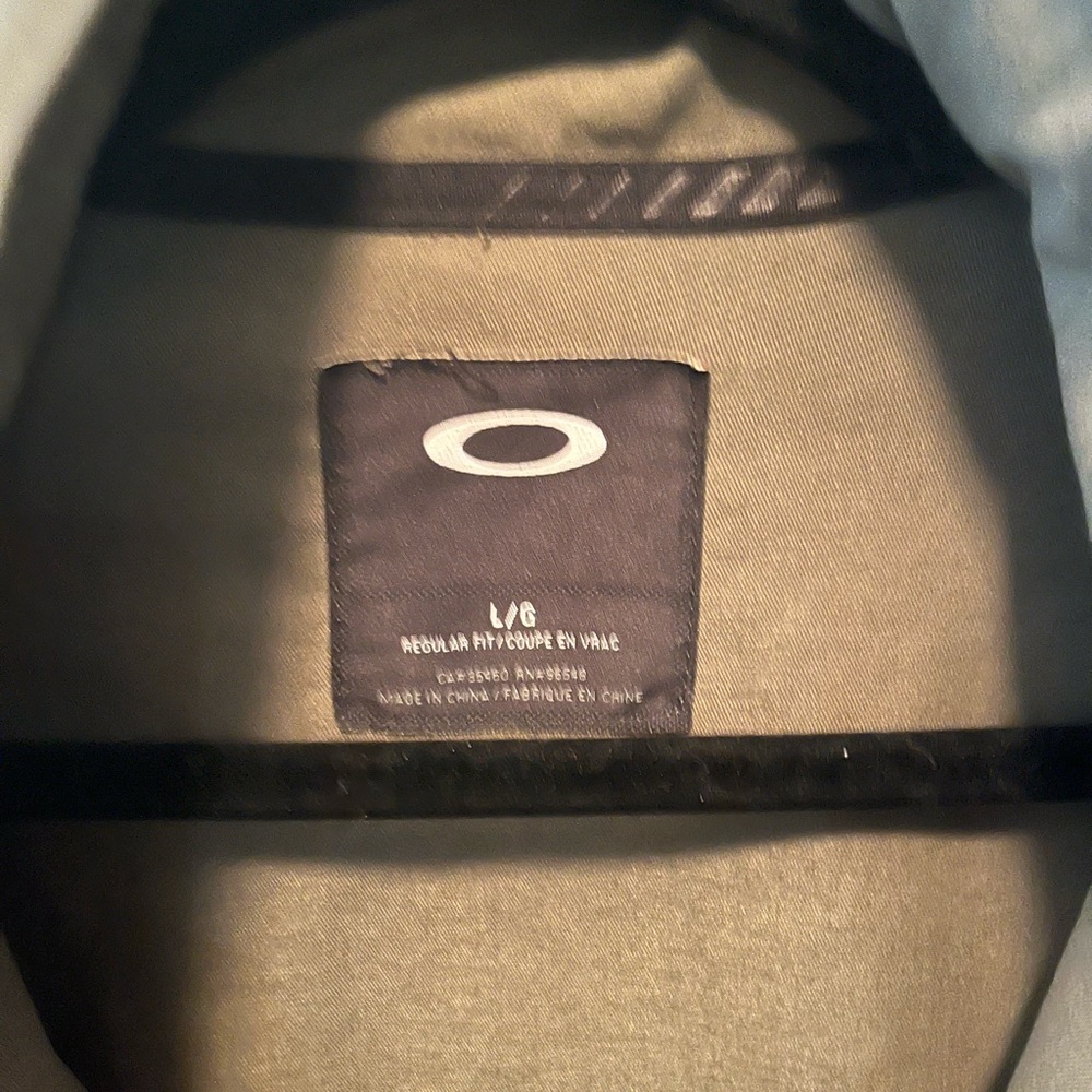 Oakley Olive Green Men's Jacket. Lightweight size large. - Picture 3 of 4